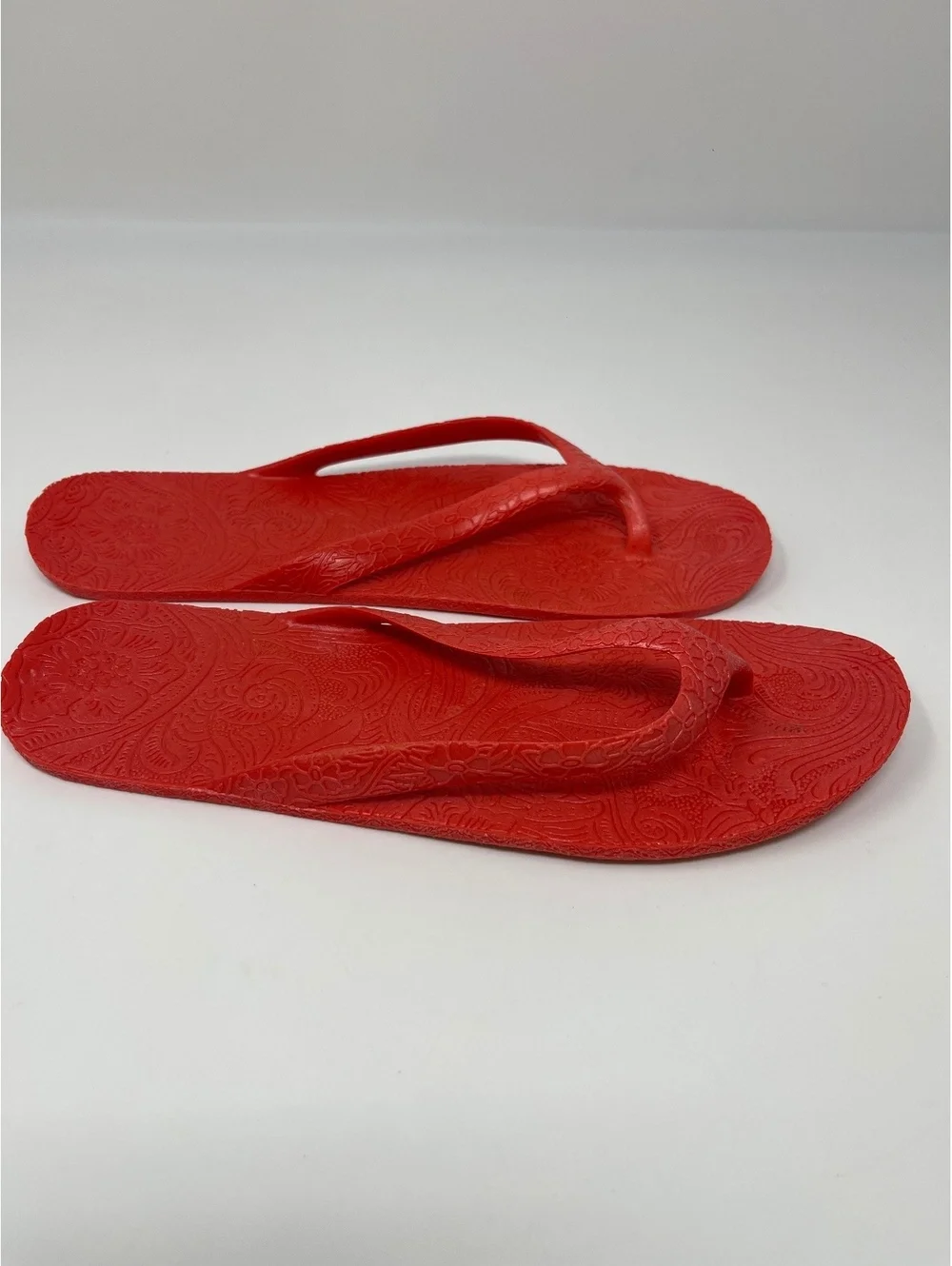 Womens Red Floral Embossed Rubber Flip Flops Sandals Flat Thong Slip On Shoes S